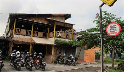 Istilah ini meliputi kepelbagaian tempat dan kelainan cara masakan. 7 Tempat Nongkrong Nugas Free Wifi 24 Jam di Jogja - Kado ...