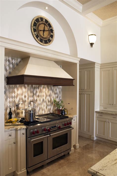 Apr 24, 2019 · pootza wrote: Traditional Kitchen With Gas Stove and Fume Hood | HGTV