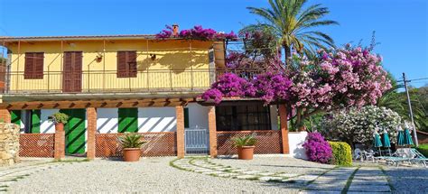 Affitto appartamenti l'oleandro marina di campo, isola d'elba]  giardino recintato, alberato e attrezzato. struttura di 8 appartamenti distante 400 metri dalla spiaggia di marina di campo e 700 metri dal centro del paese. Residence Marinella a Capoliveri - Isola d'Elba Casa e ...