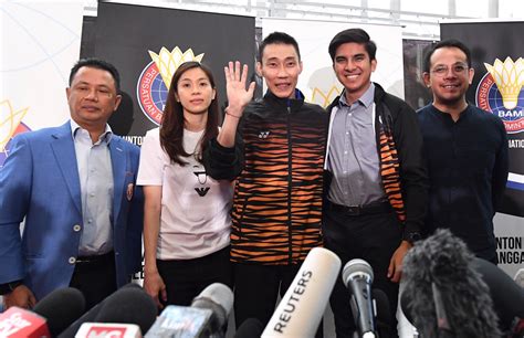 Datuk lee chong wei menjadi kebanggaan negara. Badminton: Chong Wei 'hangs up the racket' after 19 years ...