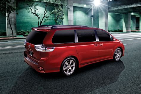 How much is the 2017 toyota sienna? Siliconeer | 2017 Toyota Sienna SE Premium and 2017 Chrysler Pacifica Limited: The Tale of Two ...