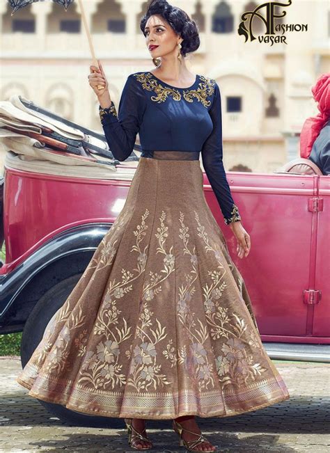 India is a land of multitude culture and tradition and within the radius of 500 km the culture, food, and of course fashion. long gowns online shopping india - designer gowns for ...