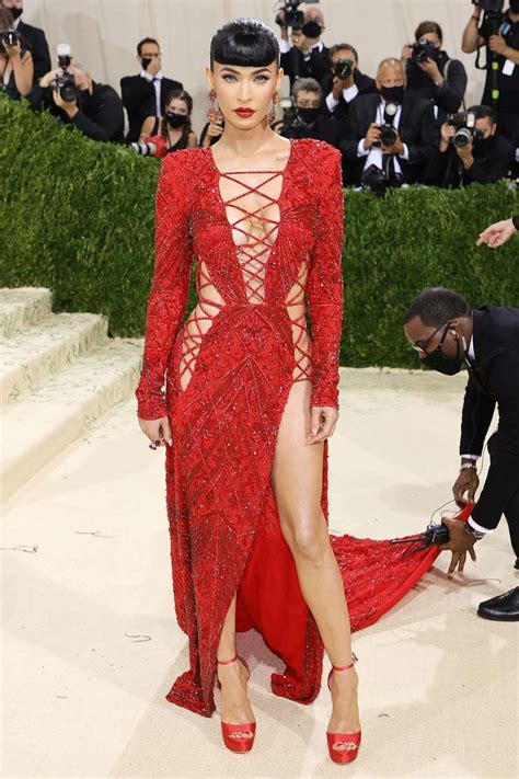 Megan Fox Wears Sexy Lace Up Gown At 2021 Met Gala Without Machine Gun