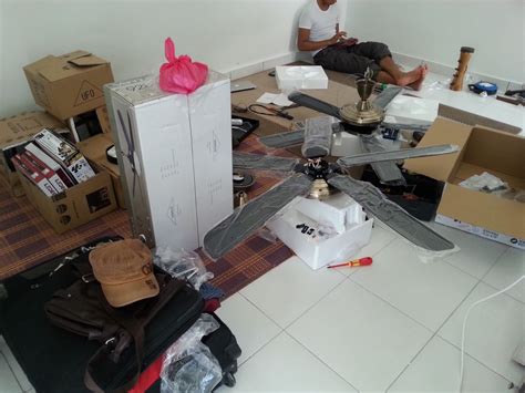 Anda dapat menghias taman anda dengan inspirasi dan kreasi lampu taman yang telah tim casa indonesia rangkum di bawah ini. Pasang Lampu, Kipas, Tambah Soket Rumah Baru Masuk ...