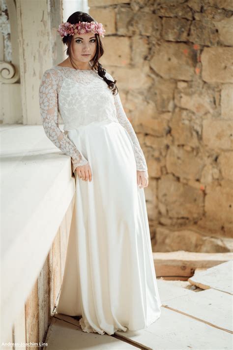 Weitere ideen zu braut, moderne brautkleider, kleider. zweiteiliges Brautkleid mit Spitzentop SINA - elementar I ...