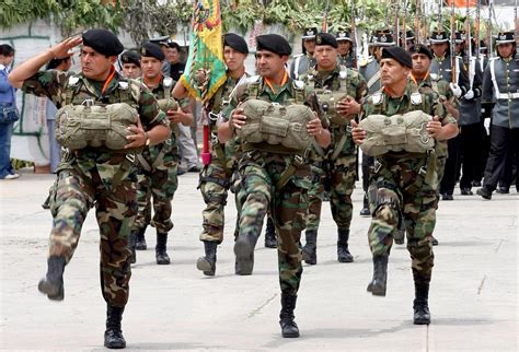 Note that he is wearing the bolivian ranger badge atop the decorations on his left breast pocket. Bolivia Bolivian army Army ranks military combat field uniforms dress grades uniformes combat ...