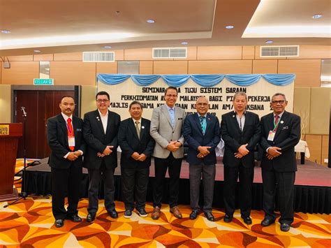 Perkhidmatan awam mempunya peranan yang besar untuk menyahut cabaran ini, supaya malaysia lebih berdaya saing. Kumpulan Pelaksana Dalam Perkhidmatan Awam - Aadhar In