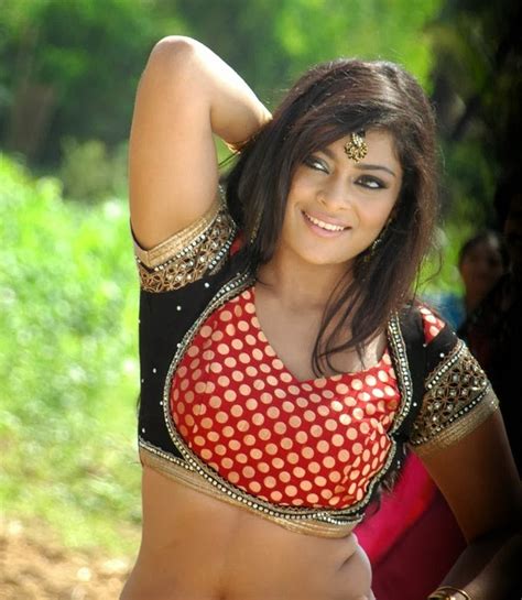 Sexy South Aunty Actress Soundarya Jayamala Without Pallu Saree Deep Navel Bulging Melons In