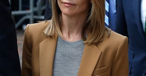 Acest film nu are sinopsis. Lori Loughlin In Federal Court Over College Scandal