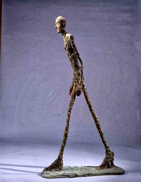 Birgün Bir Yerde Yürüyen Adam Heykeliyle Alberto Giacometti