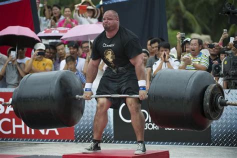 Brian Shaw Deadlifts 975 Pounds At The Worlds Strongest Man