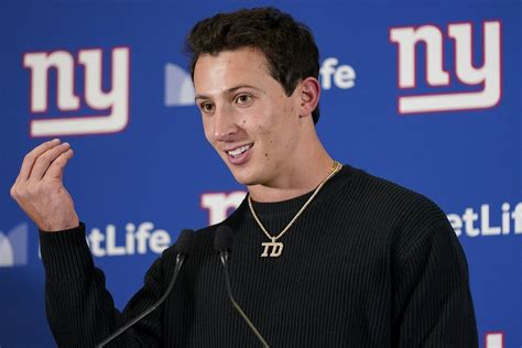 Tommy Devitos Agent Went Viral During Giants Game He Looks Like Johnny Fontane From The