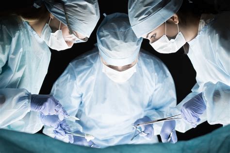 Equipo Médico Que Realiza La Operación Grupo De Cirujano En El Trabajo