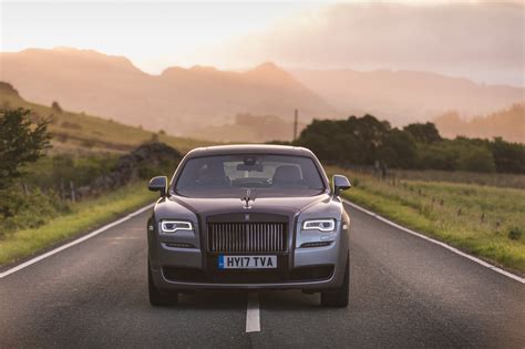 Explore 2017 rolls royce ghost luxury car specs, images (exterior & interior), videos, consumer and expert reviews. 2017 Rolls-Royce Ghost Black Badge Review: Stylish And ...