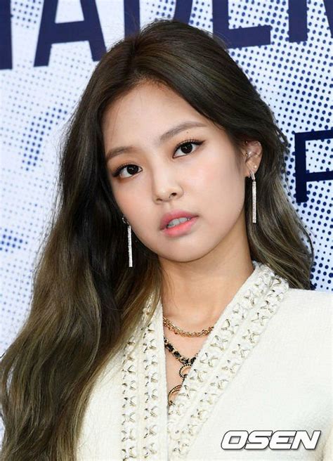 Just 12 Photos Of Blackpinks Jennie That Show Off Her Gorgeous Ear
