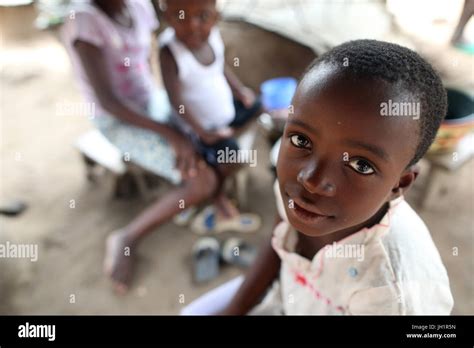 Jeune Fille Africaine Portrait Le Togo Photo Stock Alamy