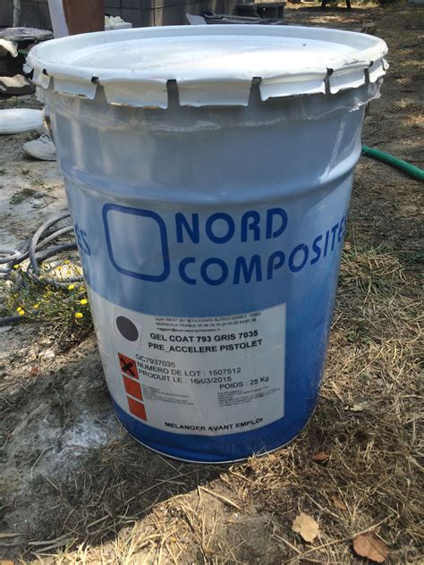 Produit d'étanchéité de qualité professionnelle, adhère parfaitement au support et présente une exceptionnelle résistance.grande résistance aux u.v et variations climatique. Application du gelcoat ou peinture de finition polyester ...