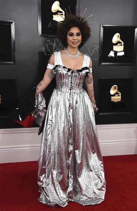 Musiker, liedautoren und weitere erfolgreiche akteure des musikgeschäfts werden in 84 verschiedenen. Grammys 2019 fashion: Best, worst dressed on Grammy Awards ...
