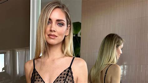 Instagram Cambia Idea Sulla Censura Chiara Ferragni Con L Intimo Trasparente Sostiene Il Free