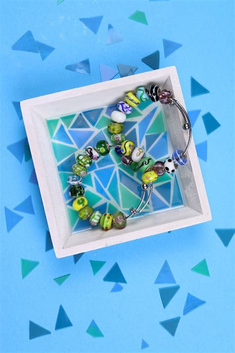 Make Mosaic Pieces From Resin Resin Crafts