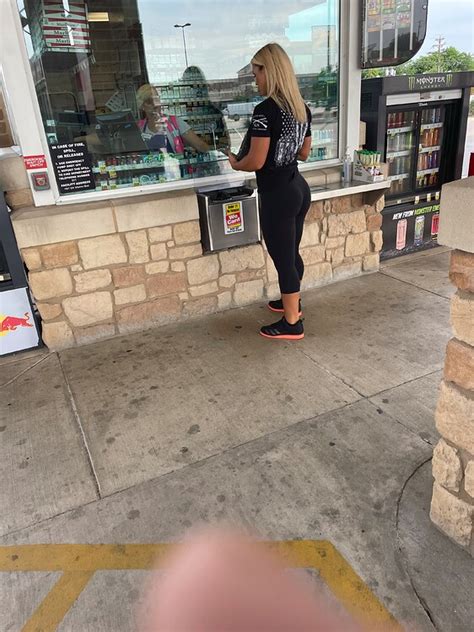 Fit Blonde At Kroger Gas Station Spandex Leggings And Yoga Pants Forum