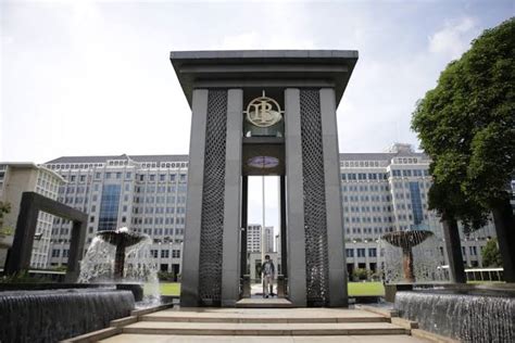 Dalam kesehariannya masyarakat singapura menggunakan bahasa inggris, melayu, mandarin, dan tamil. Tingkatkan Penggunaan Mata Uang Lokal, Bank Indonesia ...