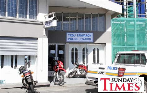 3,911 likes · 3 talking about this. Port-Louis : La police à la recherche d'un voleur de ...