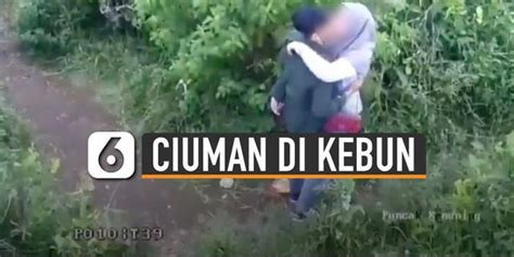 Video Viral Sepasang Pemuda Ciuman Di Kebun Teh Terekam Cctv Enamplus