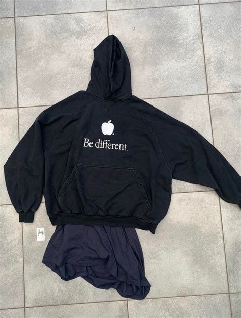 Can anyone legit check this be different hoodie sorry for amount of 