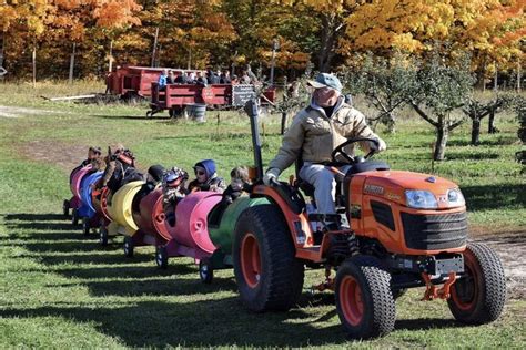 Enjoy A Fall Adventure At Knaebe S Apple Farm In Michigan