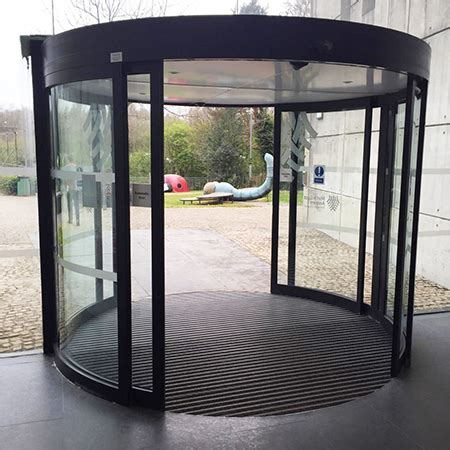The Benefits Of A Curved Sliding Door