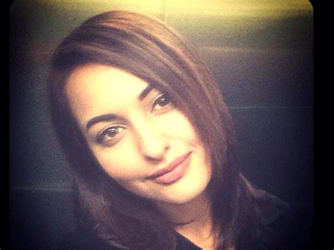 Sonakshi Tweets Apology To Delhi Harassment Accused
