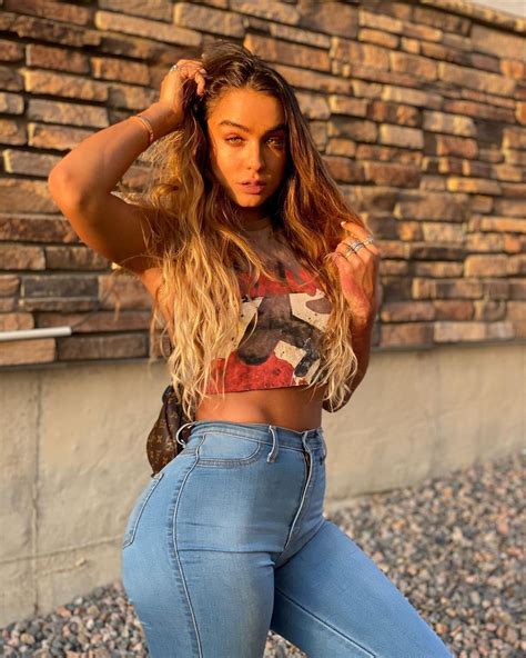 Sommer Ray Drops It Like Its Hot With Sexy Squat Sequence