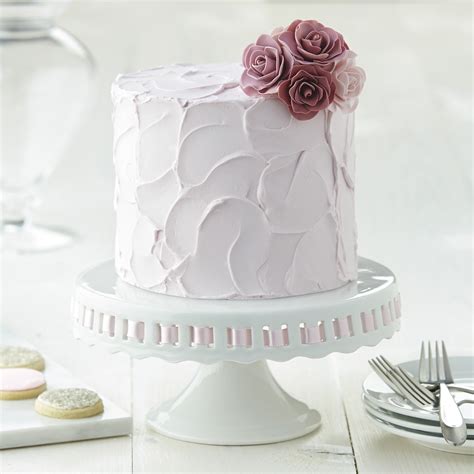 Cakenote cake designing software is a tool you can use to visually design and price cakes. Learn to decorate a cake with a Wilton Method Class™