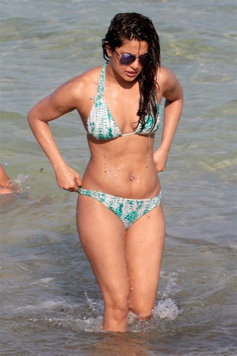 Priyanka Chopra Body High Quality Bollywood Celebrity Pictures