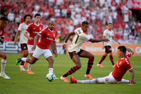 Sinto muito pelo inter, que não ganha o brasileirão há muito tempo, mas é o meu filho. Flamengo atento aos contra-ataques e poderio ofensivo do Internacional | LANCE!