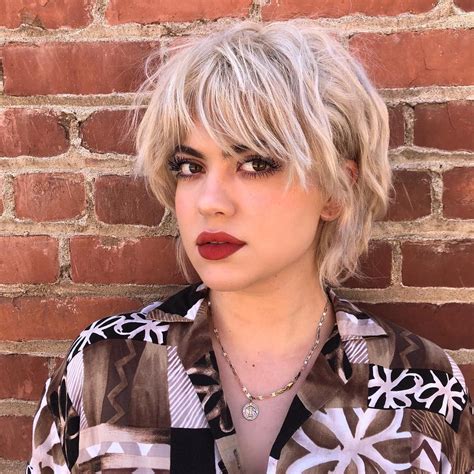 Messy Wavy Blonde Bob With Ash Lowlights The Latest Hairstyles For