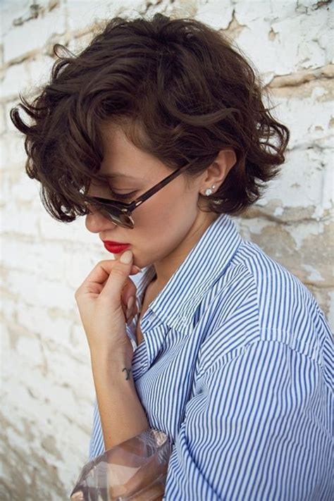 Check these out and be inspired! 20 Chic Short Curly Hairstyles for Summer - Pretty Designs