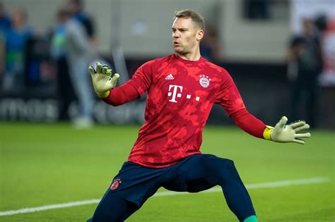 Manuel got his first football at the age of 2. FC Bayern: Neuer Vertrag: Keine Signale an Manuel Neuer