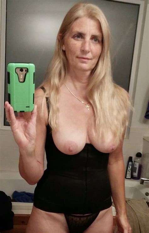 Old Dried Up Gilf Shows Off Her Saggy Tits And Worn Holes Pics