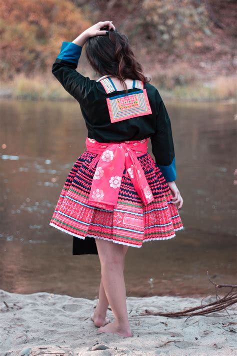 Hmong Outfit :: Hmoob Moos Pheeb | Hmong clothes, Hmong fashion ...