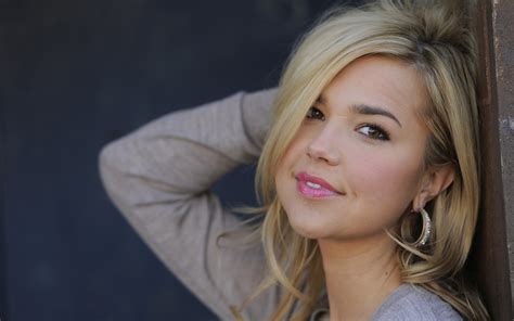 Arielle kebbel pink lips & green bracelet in hand face closeup. Arielle Kebbel #003 - 2560x1600 Wallpaper Download ...