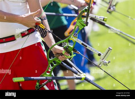 Recurve Bow High Resolution Stock Photography And Images Alamy