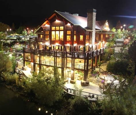 The Amazing Riverfront Restaurant In Oregon Thats Hiding In Plain
