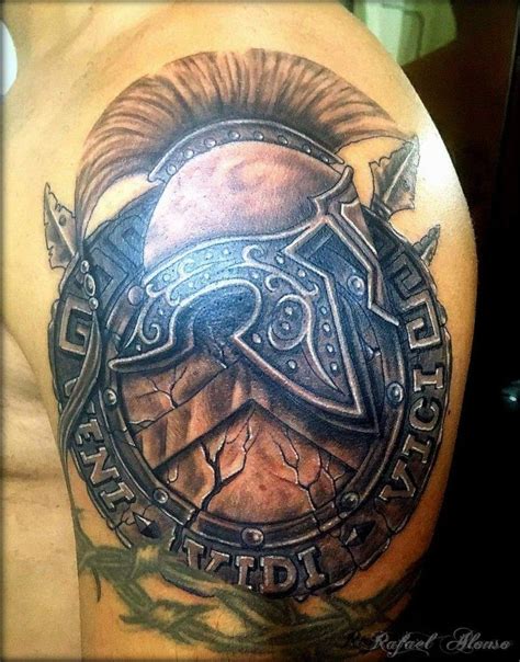 I bet those people got that same cool spartan tattoo with the same helmet saying molon labe in the same cool font as you. Pin de Bryan Gibson em tats | Tatuagem espartana, Tatoo ...