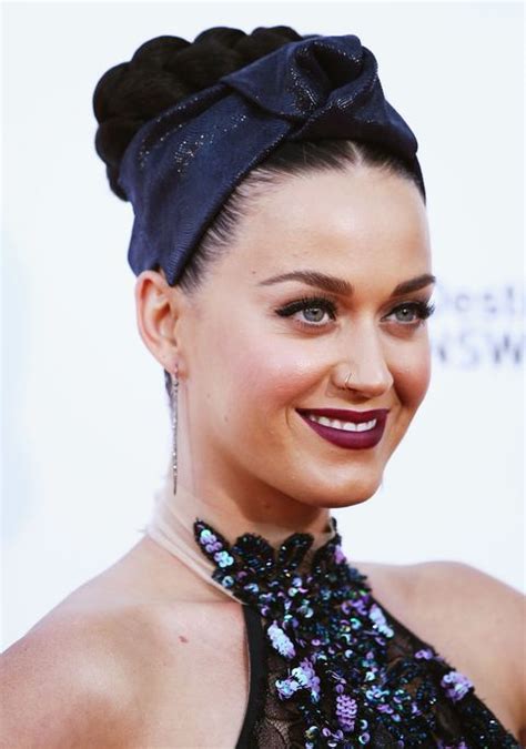 How Celebrities Wear Hair Accessories