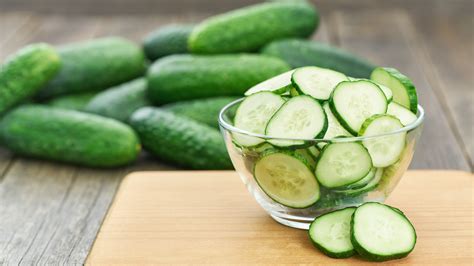 Should You Really Be Eating Cucumber Peels