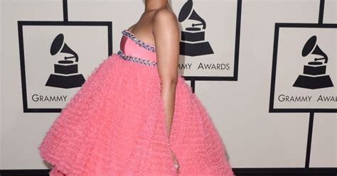 Rihanna En Giambattista Valli Aux Grammy Awards 2015 Puretrend