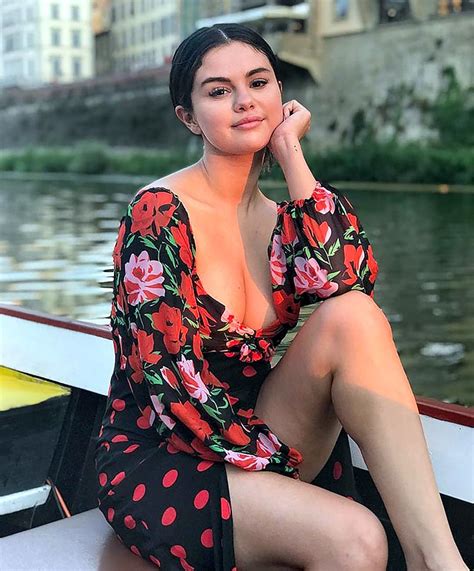 Welcome to selena gomez online, your most comprehensive source on selena gomez. How Selena Gomez fought body shaming - Rediff.com Get Ahead