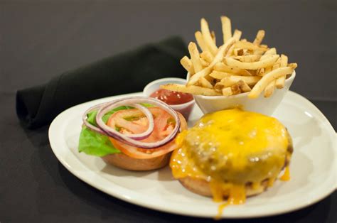 For this list, we're looking at what we consider to be the greatest hamburgers in the fast food and fast casual industries. Images Gratuites : restaurant, plat, repas, aliments, Fast ...
